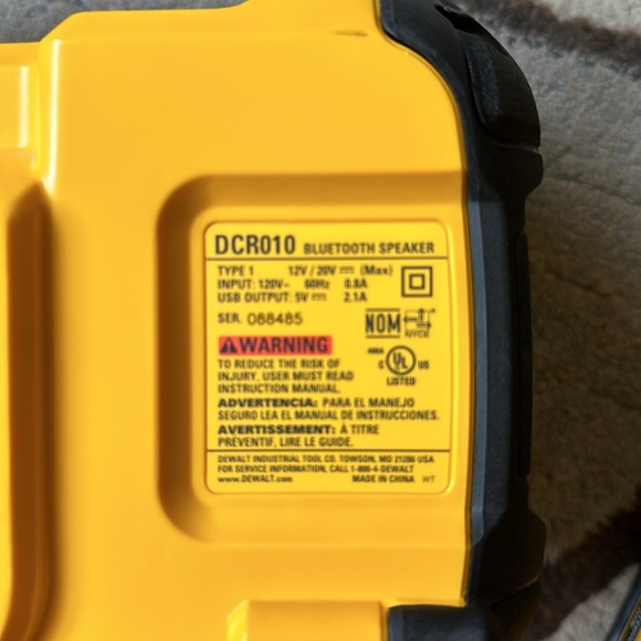 DeWALT BT SPEAKER, CHARGER & BATTERY - Picture 6 of 15